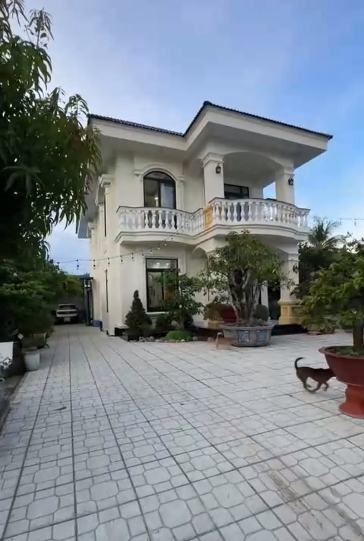 Biệt thự sân vườn Phú Tân 1040m² giá chỉ 12.5 tỷ - Sẵn sàng giao dịch!