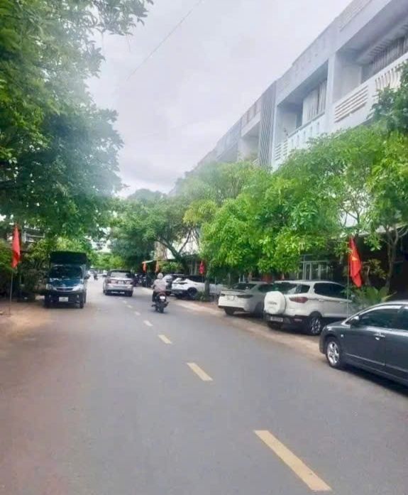 Nhà phố 2 tầng mặt đường Nguyên Hào Sự, Phường 9, Tuy Hoà - Kinh doanh sầm uất, giá 4.15 tỷ!