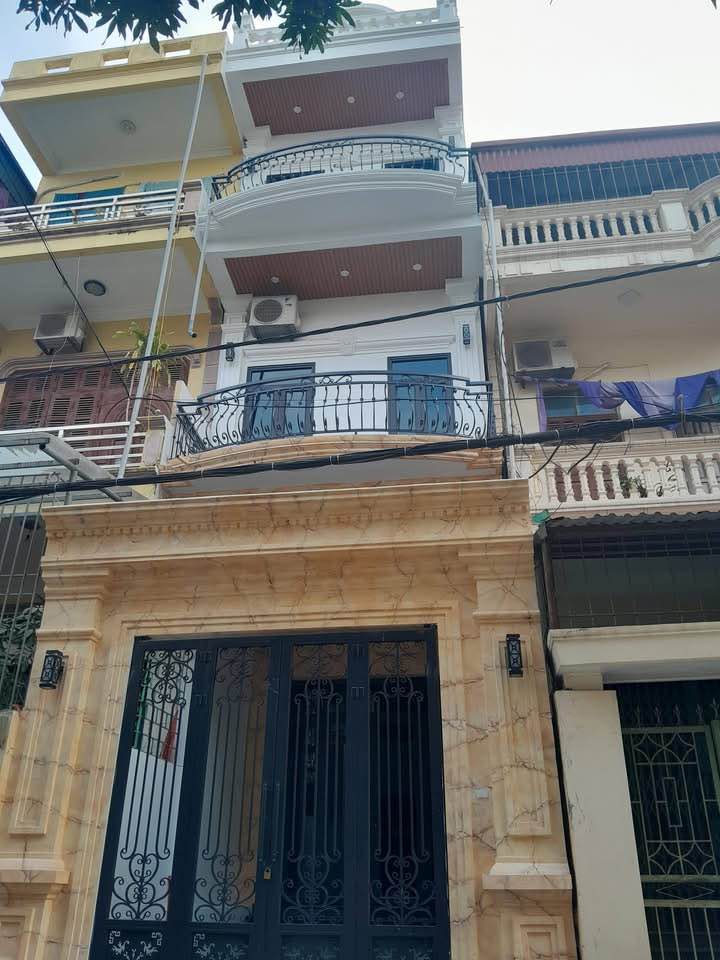 Nhà phố 4 tầng tại Trường Chinh, Phủ Lý 100m² giá 7 tỷ - Thiết kế hiện đại, sẵn sàng vào ở!