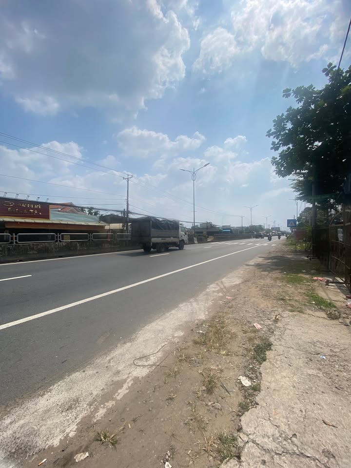 Nhà mặt tiền Quốc lộ 1A, Mỹ Tho 320m² giá 8 triệu/tháng - Vị trí kinh doanh đắc địa!