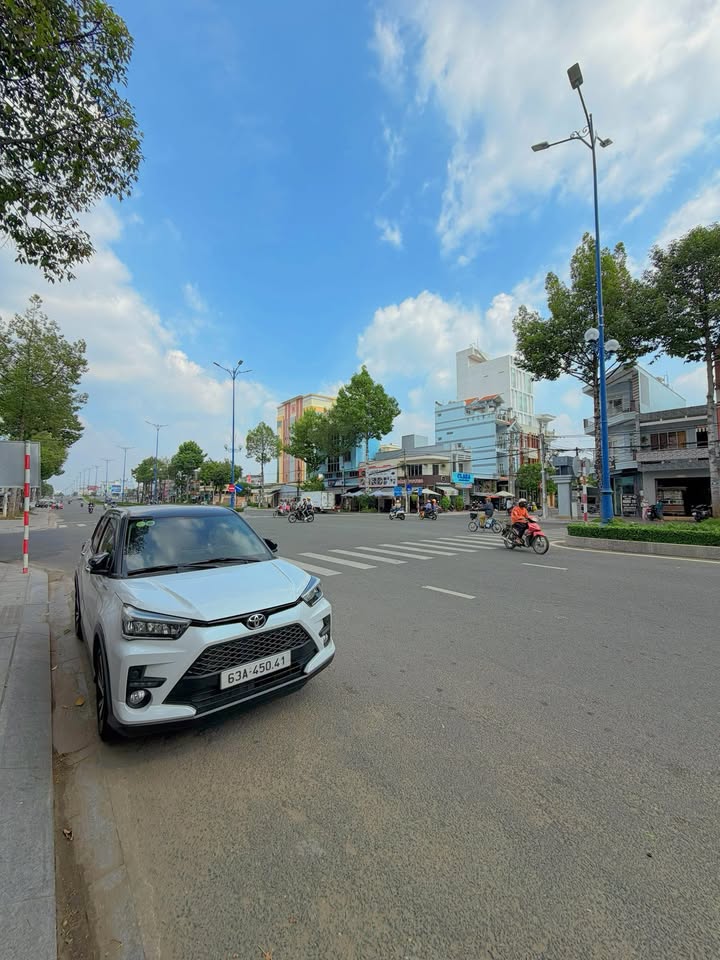 Nhà mặt tiền Hùng Vương, Mỹ Tho 180m² giá 10 tỷ - Kinh doanh sầm uất!