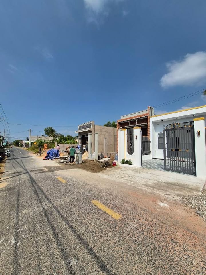 Nhà mới KP Long Hải, P. Long Hoa, Tây Ninh - 81m² giá 999 triệu - Thiết kế hiện đại, sẵn sàng vào ở!