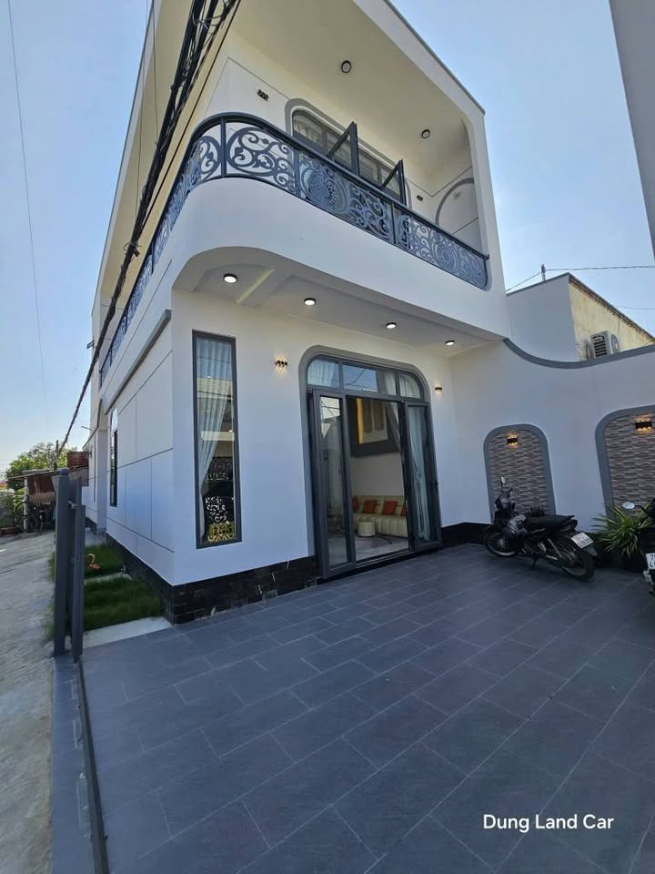 Nhà lầu góc 2 mặt tiền Tôn Đức Thắng 100m² giá 2.55 tỷ - Thiết kế tinh tế, nội thất kèm theo!