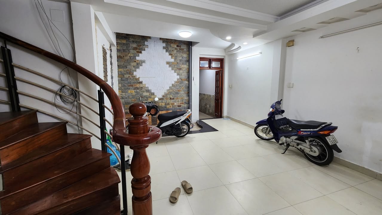 Nhà cho thuê hẻm ba gác nhỏ Điện Biên Phủ, Quận 10, 55m² - Phù hợp cho gia đình và nhóm bạn!