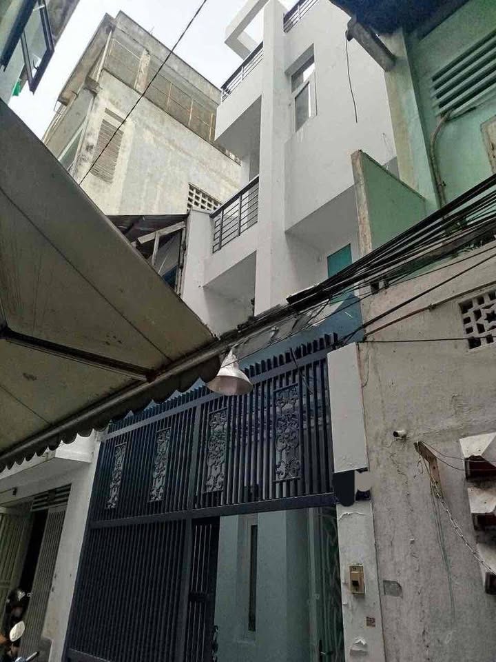 Nhà cho thuê Nguyễn Thiện Thuật, Quận 3 - 32m² giá 17.5 triệu, hẻm xe hơi rộng rãi!