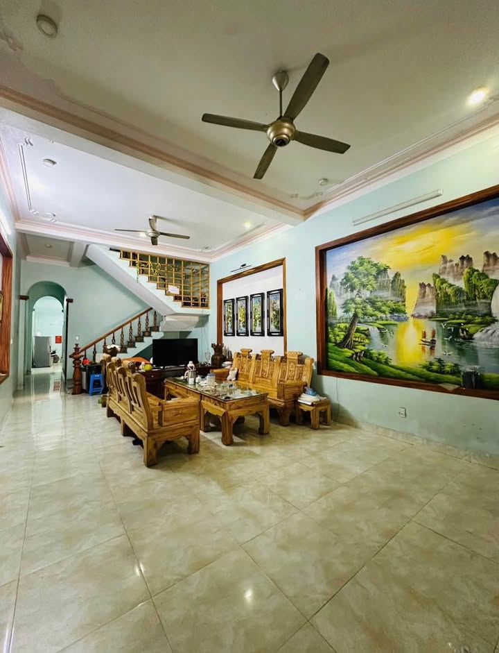 Nhà 2,5 tầng Bản Phiệt, Lào Cai 150m² giá 1.9 tỷ - Ngôi nhà lý tưởng cho gia đình bạn!