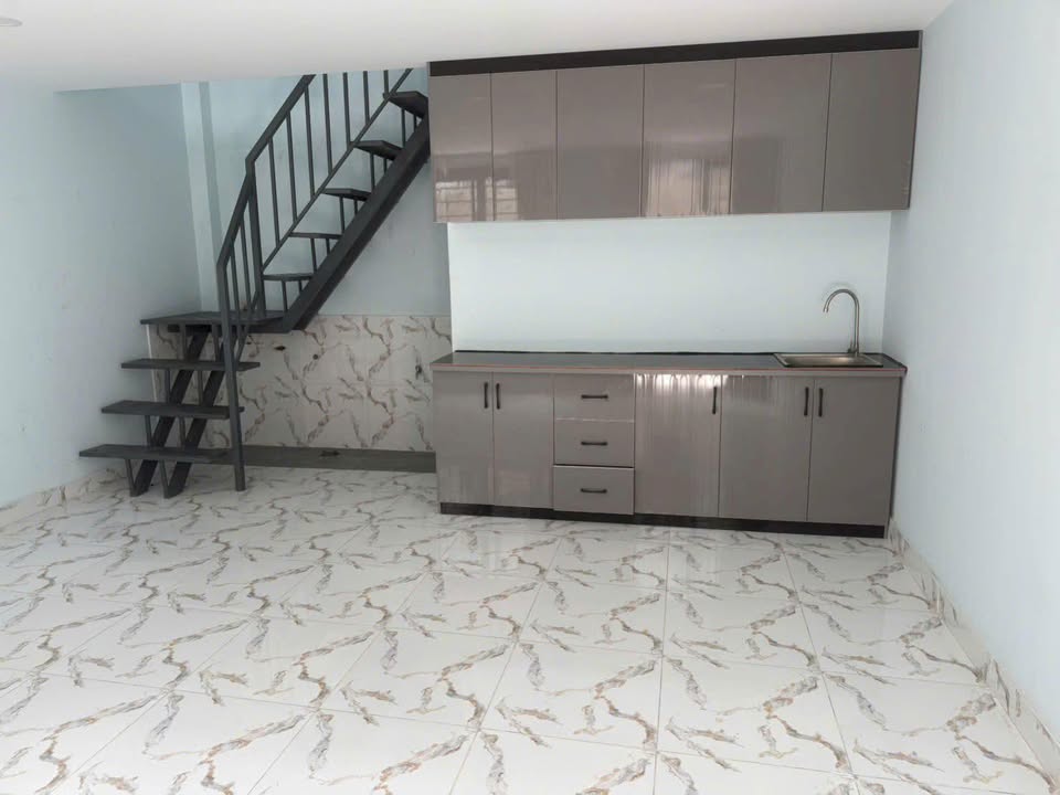 Cho thuê nhà trọ Thạnh Lộc Q12 25m² - Gần trường học, giá chỉ 3.5 triệu!