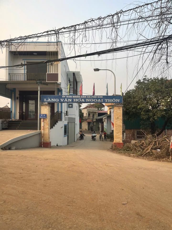 Nhà 2 tầng Thạch Thất 100m² giá 3 tỷ - Đường thông thoáng ô tô vào tận nơi!