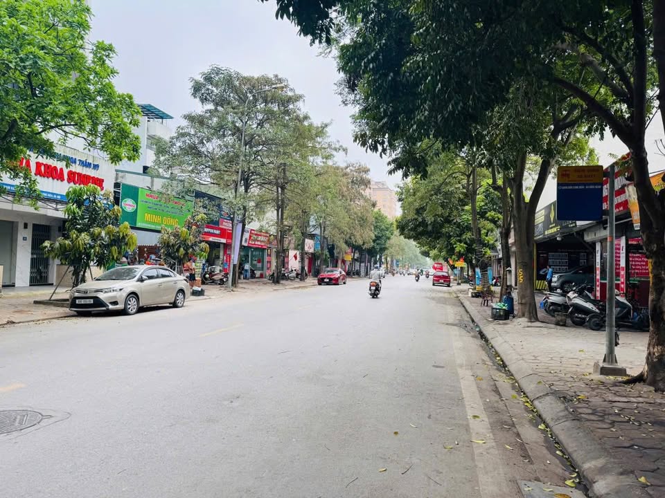 Nhà mặt phố Phạm Khắc Quảng, Giang Biên 40m² giá 15.6 tỷ - Đầu tư sinh lời ngay!