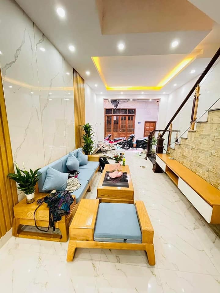 Nhà Pháo Đài Láng 51m² giá 5.5 tỷ - Thiết kế hiện đại, sẵn sàng vào ở!