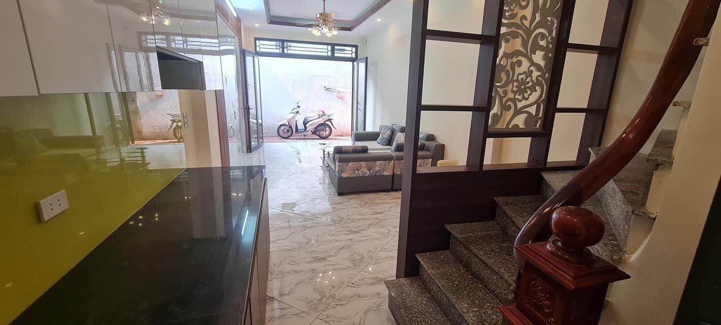 Nhà phố Lĩnh Nam, Hoàng Mai 175m² giá 3.4 tỷ - Mới đẹp, chính chủ, sân để xe riêng!