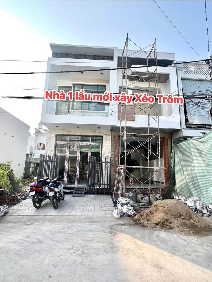 Bán nhà BTCT tại KDC Xẻo Trôm, Long Xuyên 56m² - Thiết kế hiện đại, giá chỉ 2.95 tỷ!