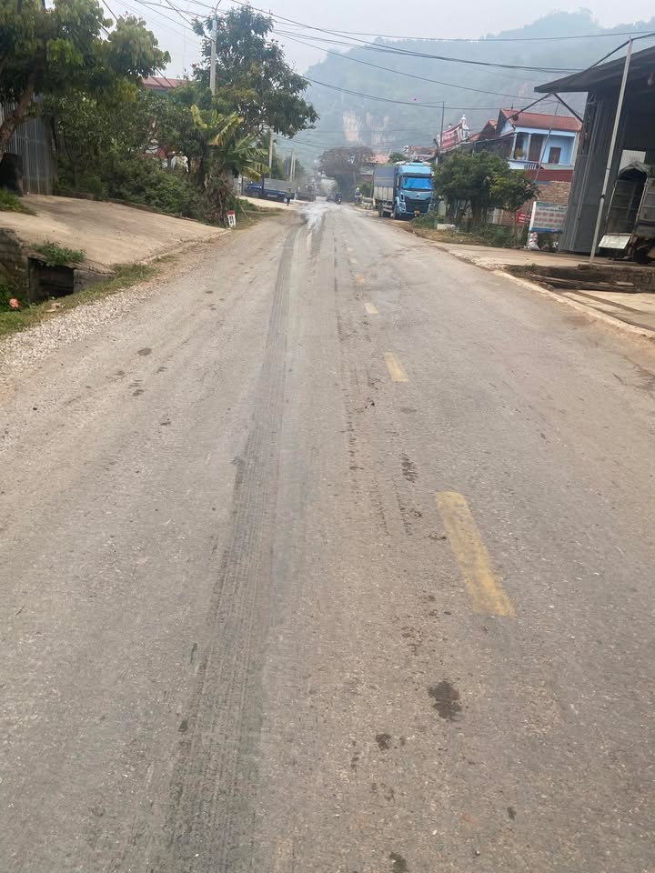 Đất thổ cư 200m² Mộc Châu 2220m² - Kinh doanh sầm uất, dân trí cao!