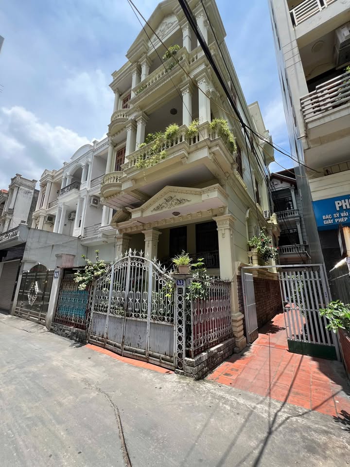 Nhà 4,5 tầng Lô Góc tại ngõ 302 Văn Cao, Hải Phòng - Diện tích 98m², Giá thương lượng