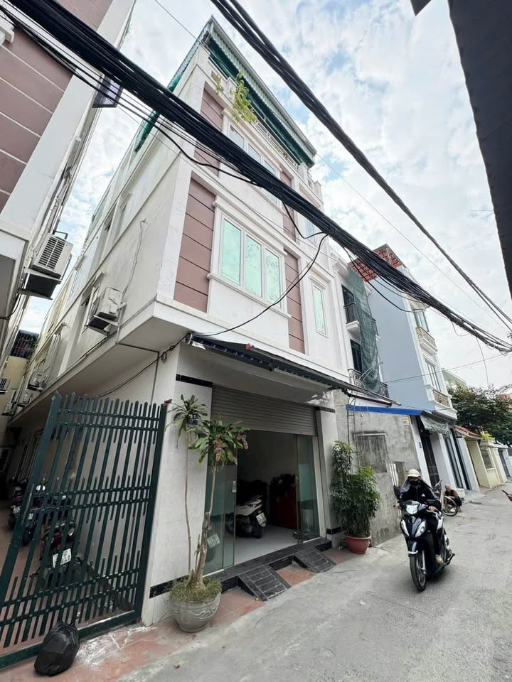 Nhà lô góc Đoàn Kết 52m² giá 3.79 tỷ - Ô tô đỗ cửa, hàng hiếm khó tìm!