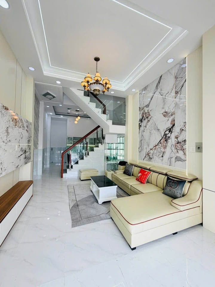 Nhà mặt tiền sông Thạnh Lộc 37, Quận 12, 100m² giá 5.5 tỷ - Full nội thất, gara ô tô rộng!