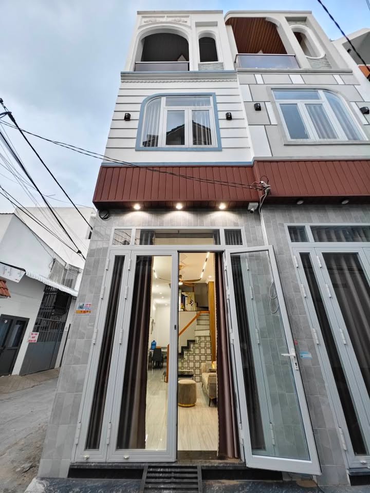 Nhà trệt 2 lầu cho thuê góc 2 mặt tiền hẻm 388 Nguyễn Văn Cừ - Giá 9.5 triệu/tháng