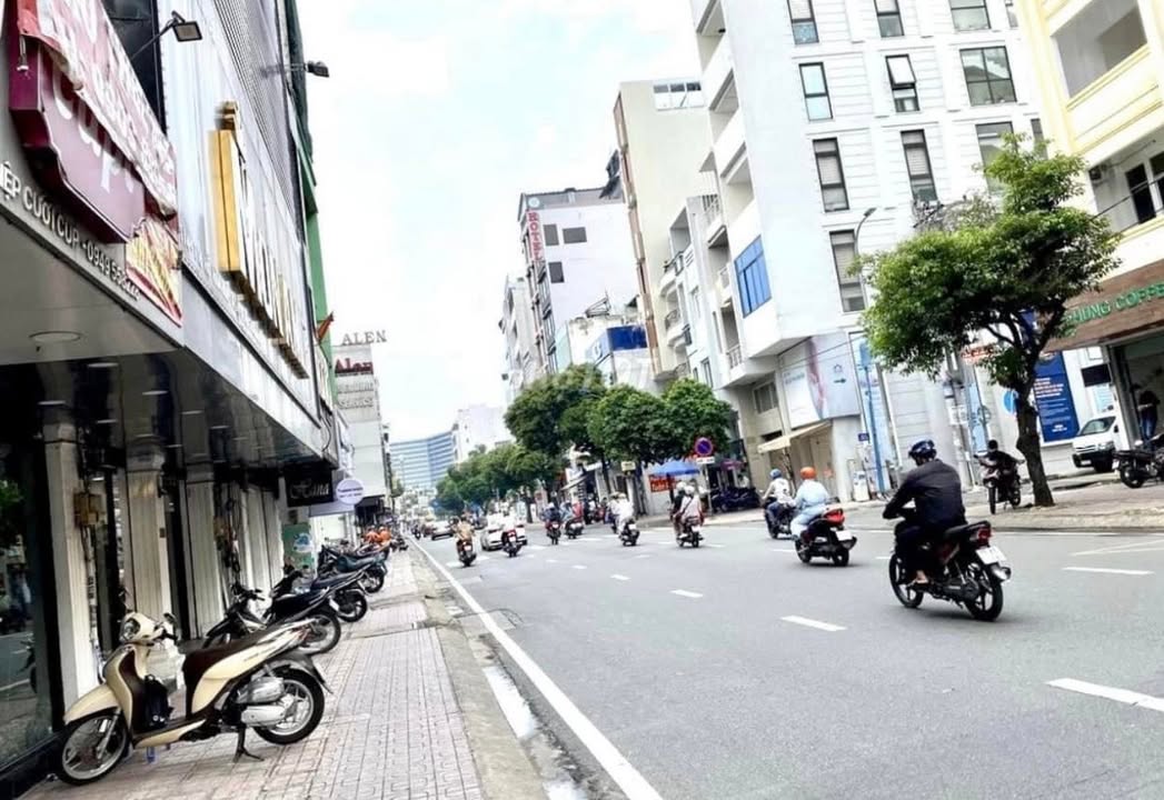 Nhà mặt tiền đường Hồ Văn Huê, Q.Phú Nhuận 52m² giá 16 tỷ - Vị trí đắc địa, sẵn sàng ở ngay!