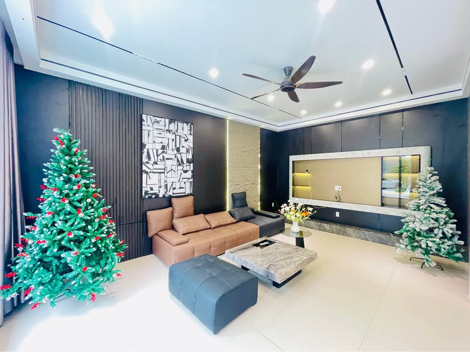 Nhà 5 tầng TĐC Tam Kỳ Hải Phòng 540m² giá 9.8 tỷ - Vị trí sát vườn hoa!