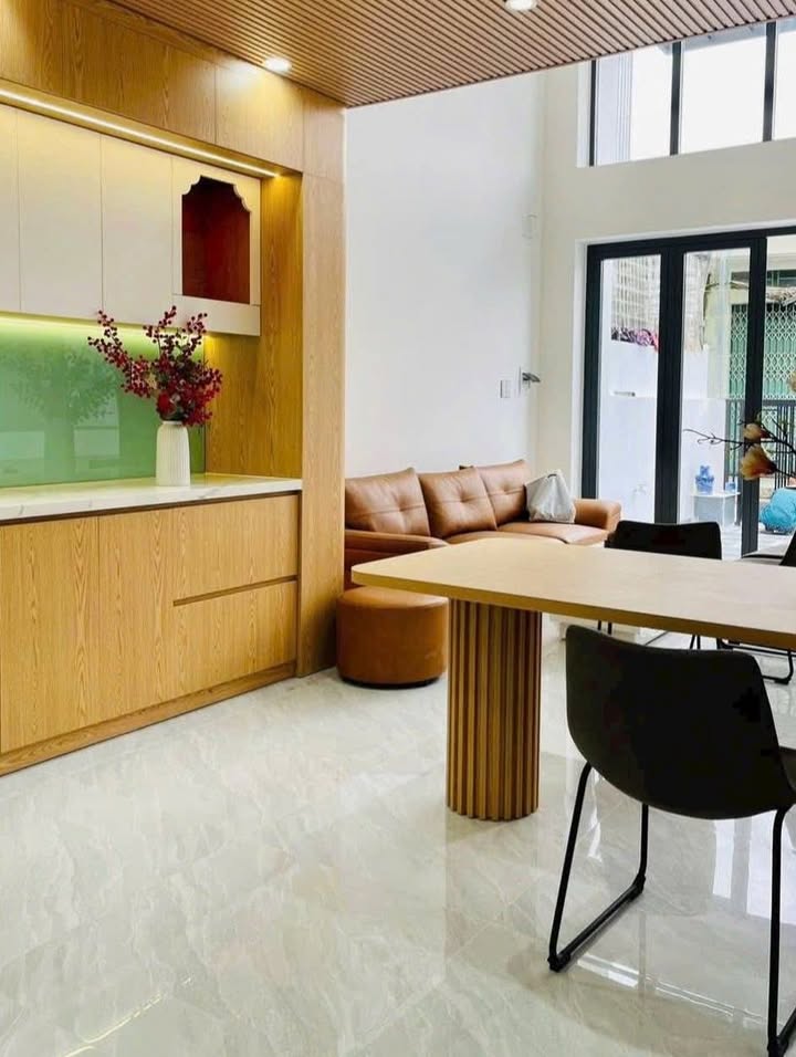 Nhà riêng Hẻm Trần Bình Trọng Quận 5 90m² giá 2.1 tỷ - Thiết kế hiện đại, sẵn sàng vào ở!