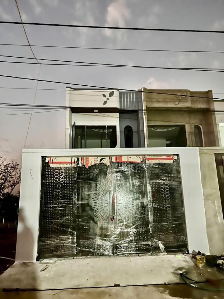 Nhà phố 01B Bùi Dự, Pleiku 130m² giá 2.7 tỷ - Thiết kế hiện đại, sân sau ngắm cảnh!