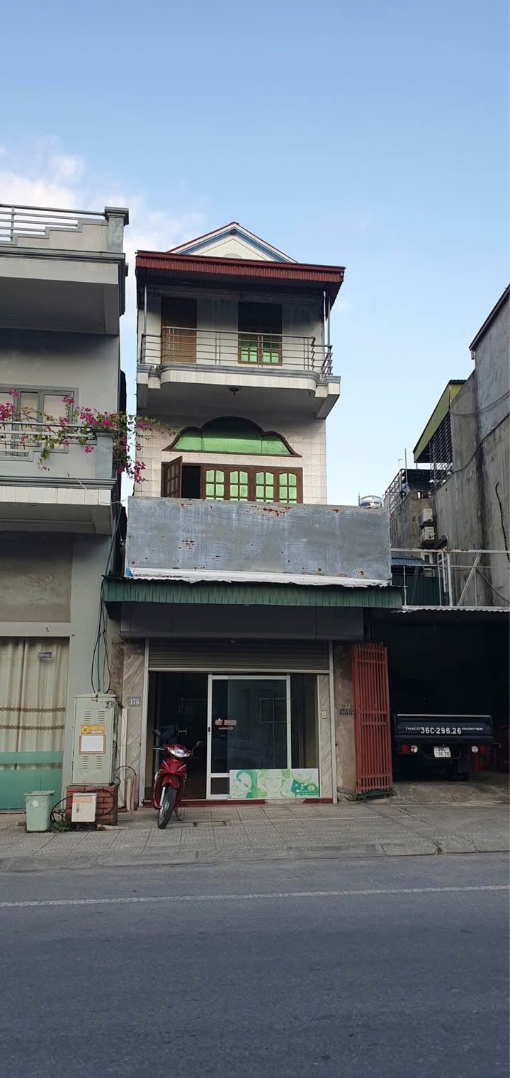 Cho thuê nhà 3 tầng mặt đường Phường Hoành Bồ - Giá chỉ 5 triệu/tháng