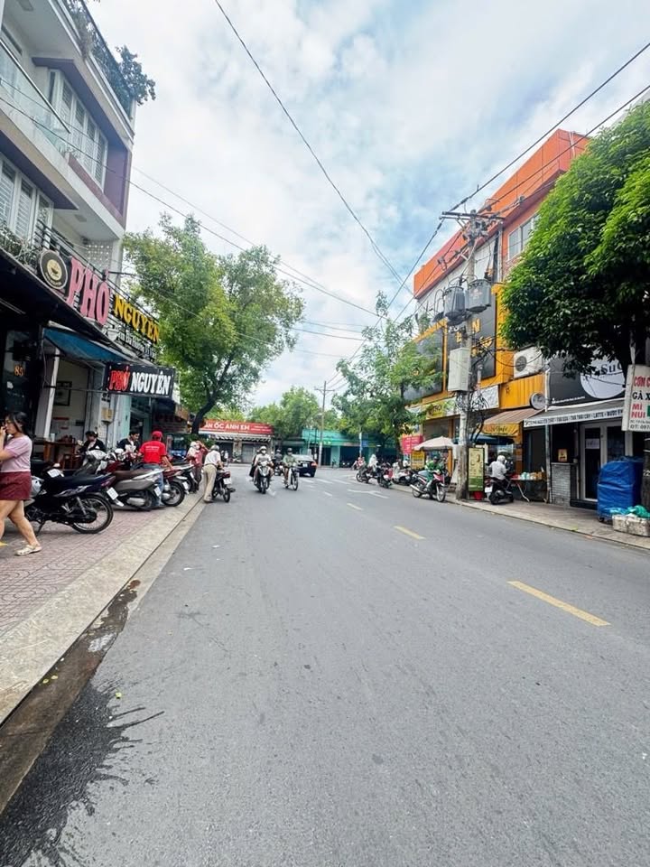 Nhà mặt tiền kinh doanh Cầu Xéo, Tân Quý, 64m² giá 13.5 tỷ - Khu vực sầm uất, kinh doanh đa ngành nghề!