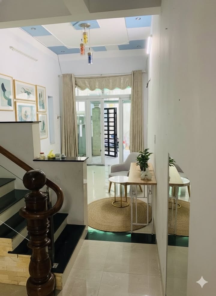 Nhà 2 lầu Trần Phú, Quận 3, 77m² giá 1.79 tỷ - Pháp lý rõ ràng, giao thông thuận tiện!