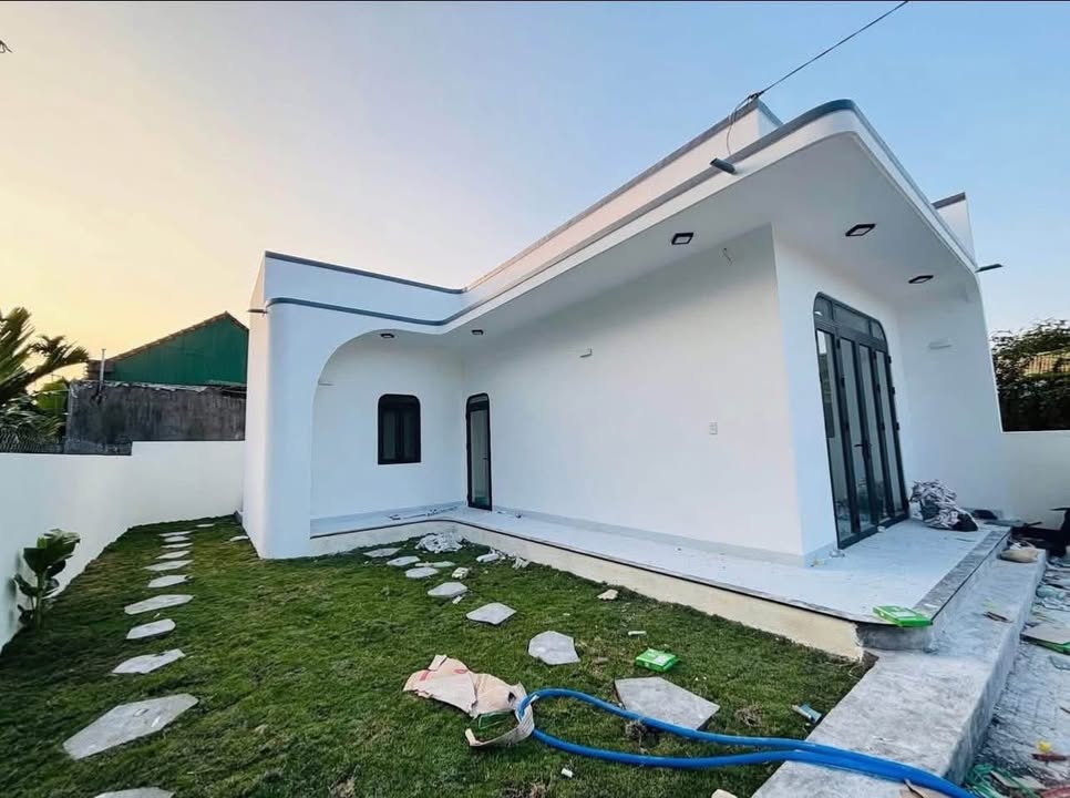 Nhà vườn đẹp Phường Nghĩa Lộ, 270m² giá 1.45 tỷ - Thiết kế hiện đại, sân rộng