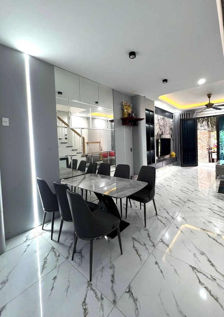 Nhà 2 tầng Phường Hạc Thành, 60m² giá 2.95 tỷ - Chủ tặng full nội thất!