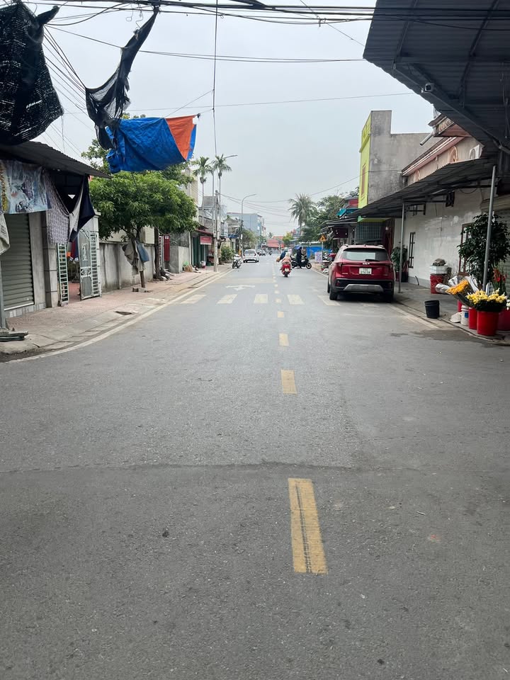 Nhà 2 tầng mặt đường thôn Đông Phương, Hải Phòng 114m² - Full nội thất chỉ việc vào ở!