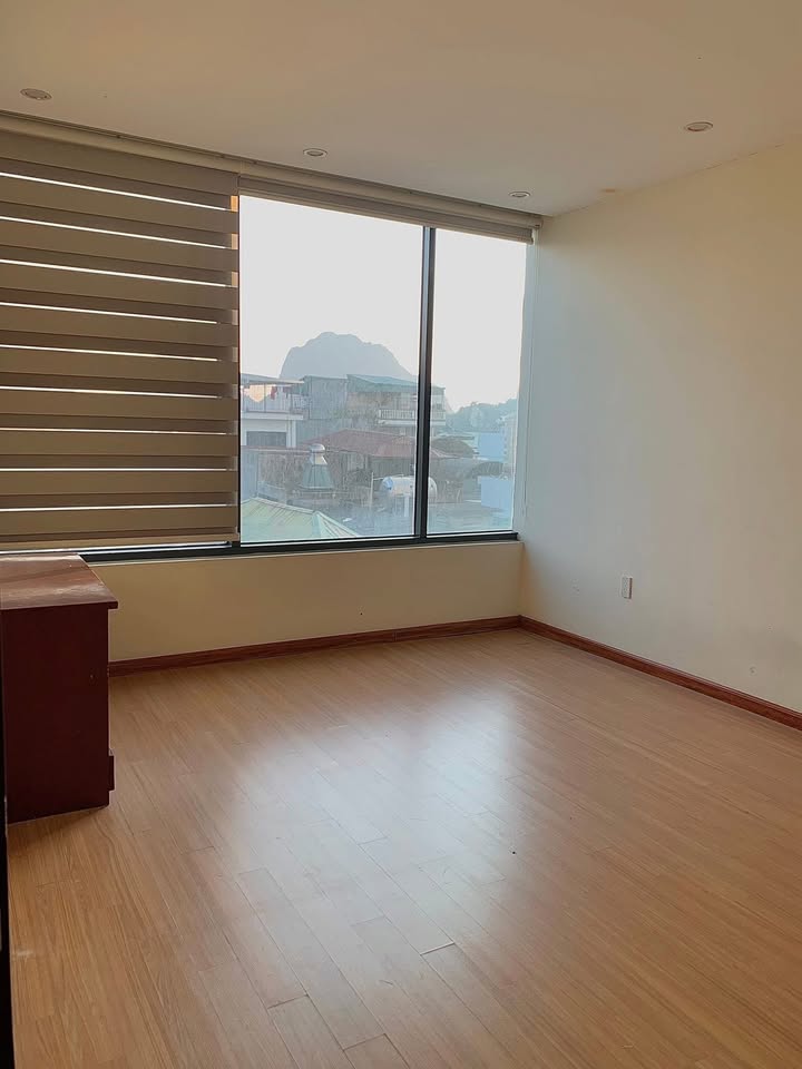 Căn hộ Hạ Long Center 150m² giá 10 triệu - Thuận tiện sống và làm việc!