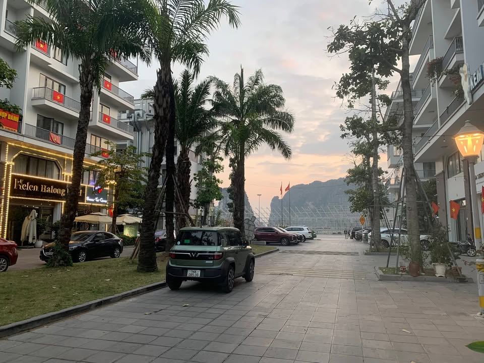 Cho thuê FrontHouse Monbay Hạ Long 70m² - Phù hợp mở văn phòng, spa