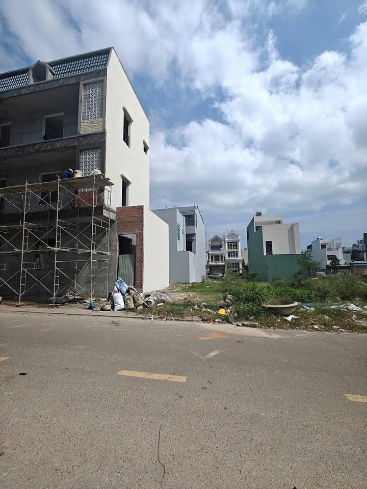 Đất mặt tiền Gara Quyền, P. Quang Trung, Quy Nhơn 100m² - Giá chỉ 3.7 tỷ, thương lượng!