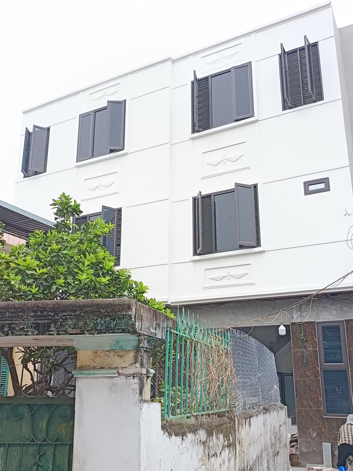 Nhà 3 tầng mới xây tại Khu đô thị Kiến Giang, 35m² chỉ 1.65 tỷ - Sẵn sàng vào ở!