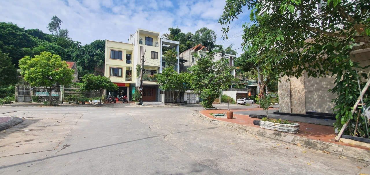 Townhouse đẹp tại Biệt thự Sân Vườn Cái Dăm 140m² giá 7.9 tỷ - Cơ hội vàng cho gia đình!
