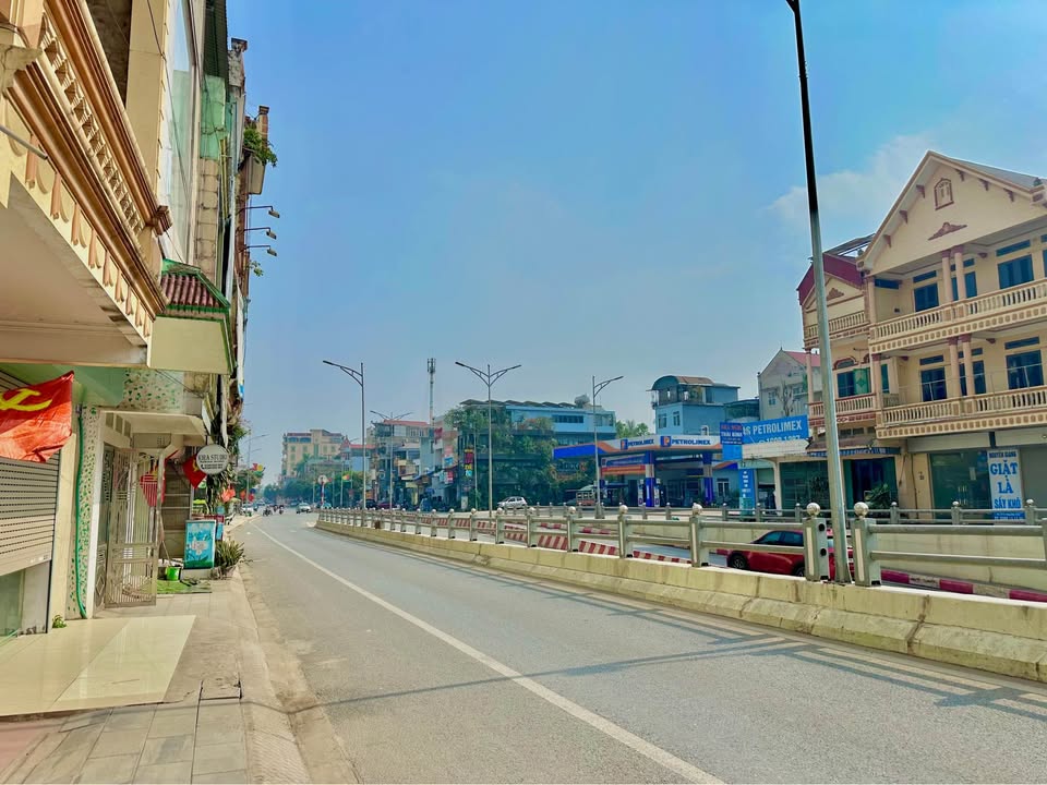 Nhà mặt phố Thống Nhất 93m² giá 4 tỷ - Sẵn sàng xây dựng ngay!