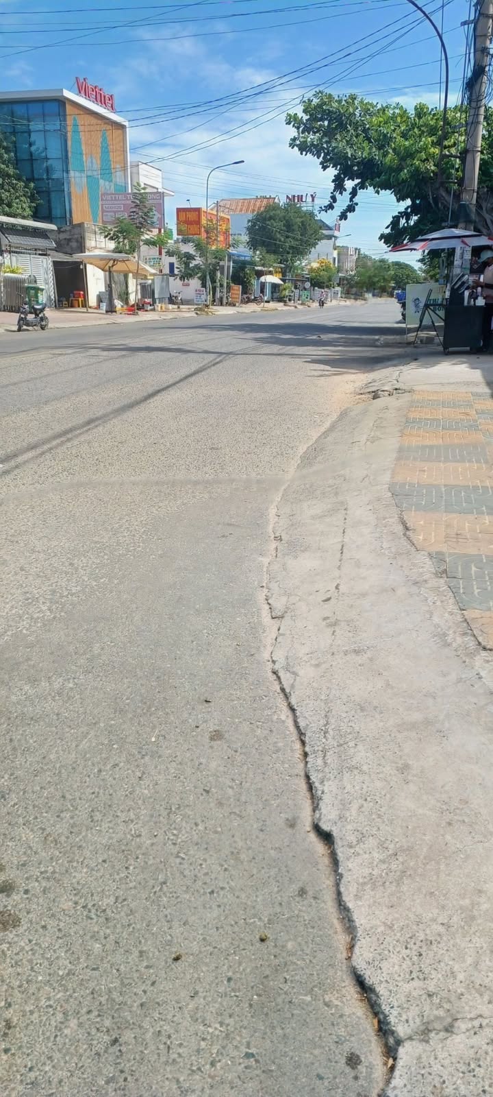 Đất mặt tiền đường 17 tháng 4, Lâm Hà 261m² giá 6.3 tỷ - Đầu tư sinh lời ngay!