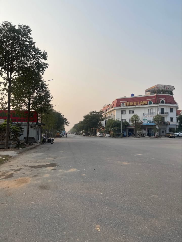 Nhà phố 4 tầng Phú La, Hà Đông 300m² giá 20 tỷ - Sổ đỏ sang tên ngay!