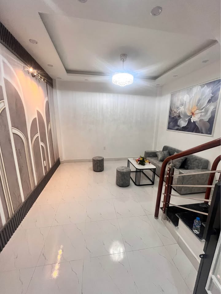 Nhà 3 tầng phố Cát Cụt, 30m² giá 2.39 tỷ - Sẵn sàng vào ở ngay!