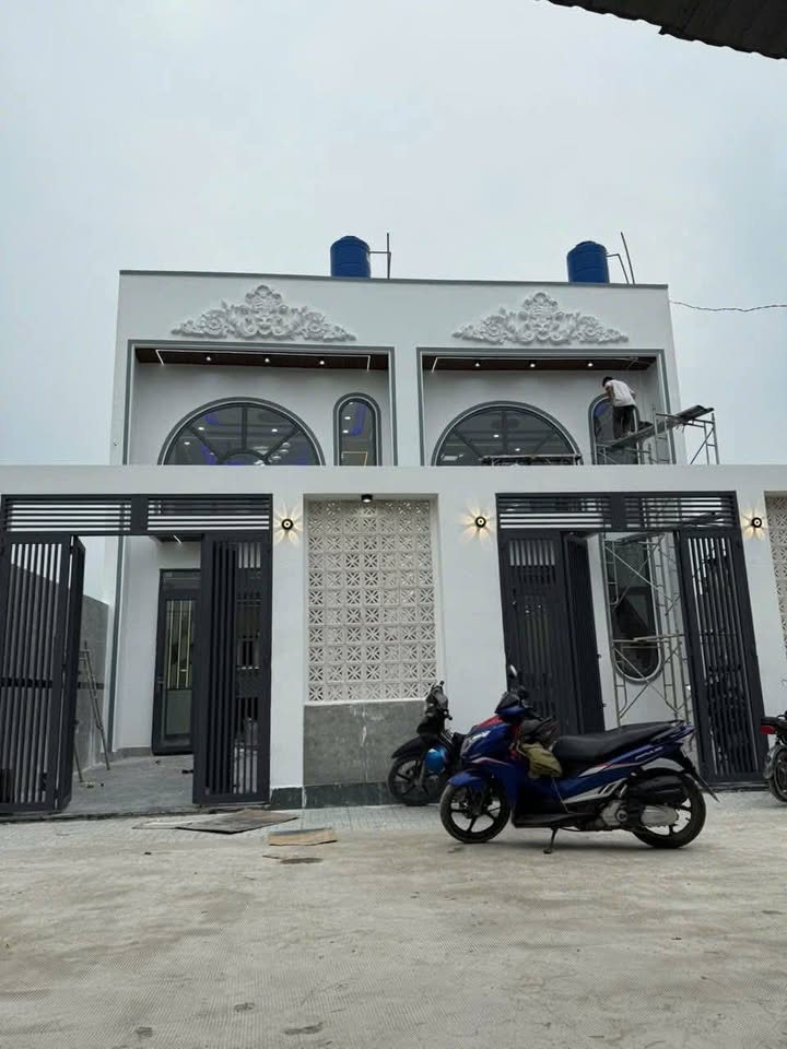 Nhà riêng Ấp 5, Đức Hòa Đông, Long An 100m² giá 1.69 tỷ - Nội thất sang trọng, thương lượng ngay!