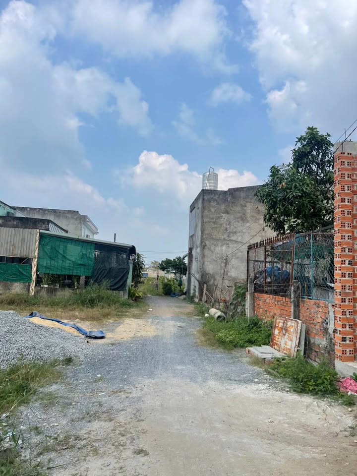 Nhà chính chủ tại Bình Tiền 1, Đức Hòa Hạ 90m² giá 1.3 tỷ - Đường xe hơi thông thoáng!