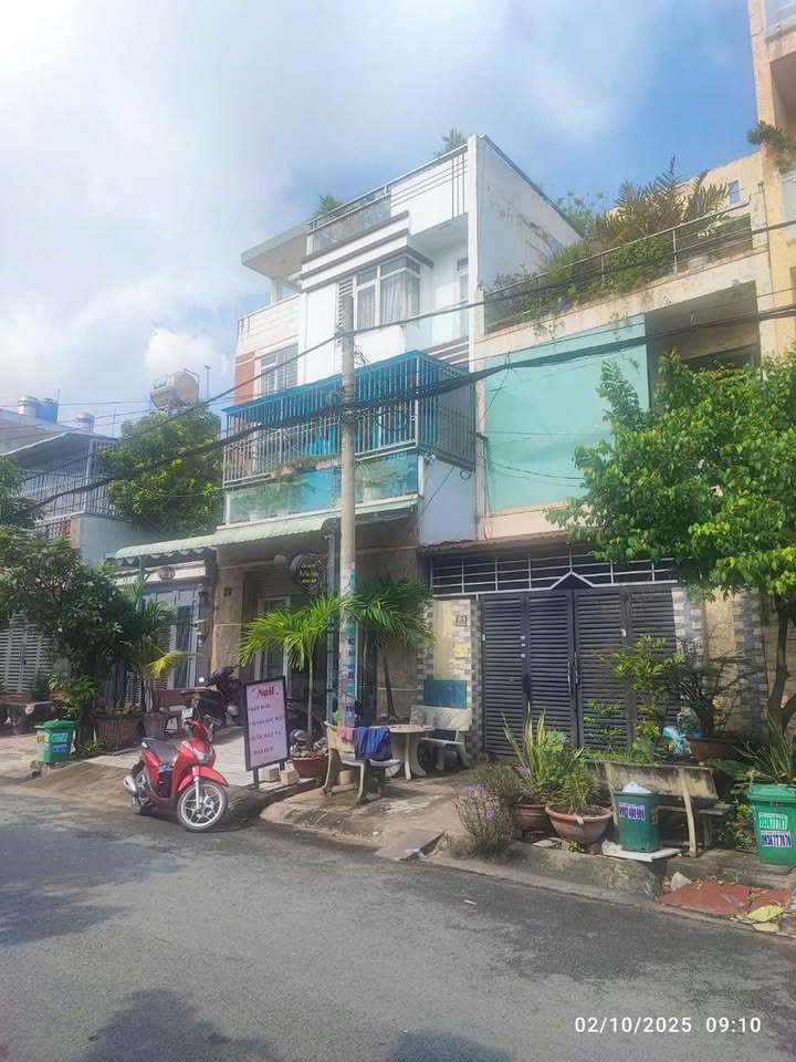 Nhà mặt tiền KDC Vĩnh Lộc Bình Tân 95m² giá 9.95 tỷ - Sổ hồng riêng, vị trí đẹp!