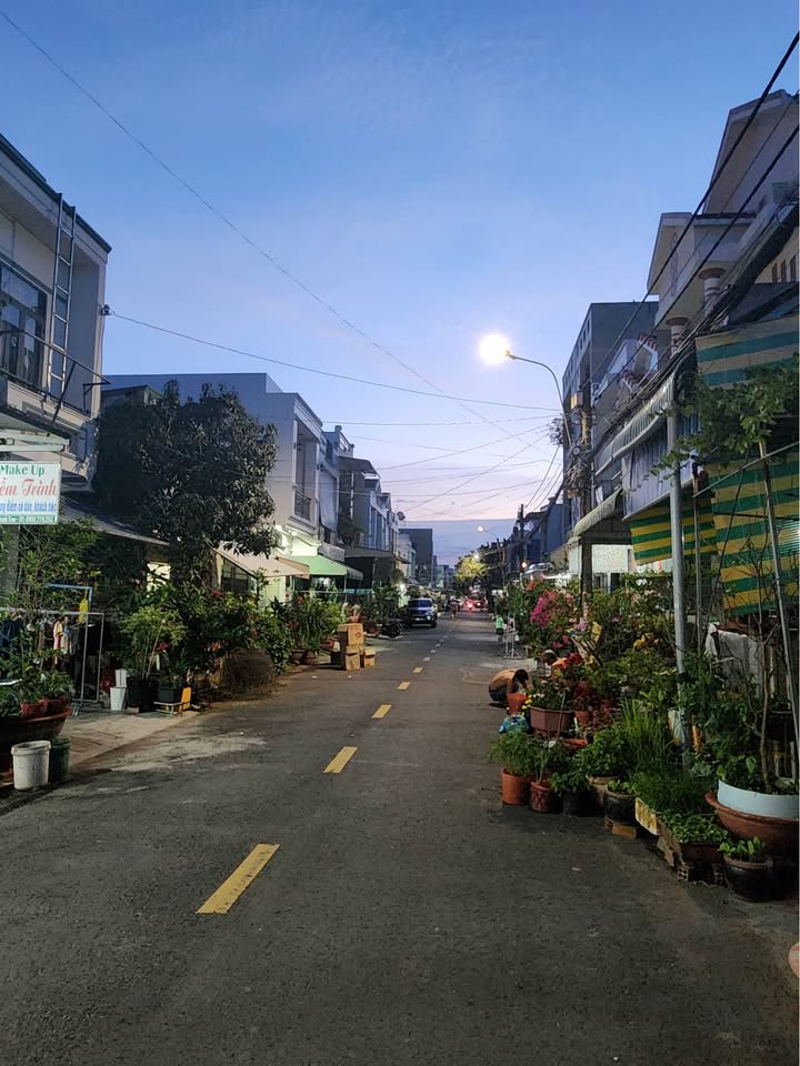 Nhà phố 1 trệt 1 lầu tại Trường Chinh, An Giang 48m² giá 2 tỷ - Pháp lý đầy đủ, thương lượng ngay!