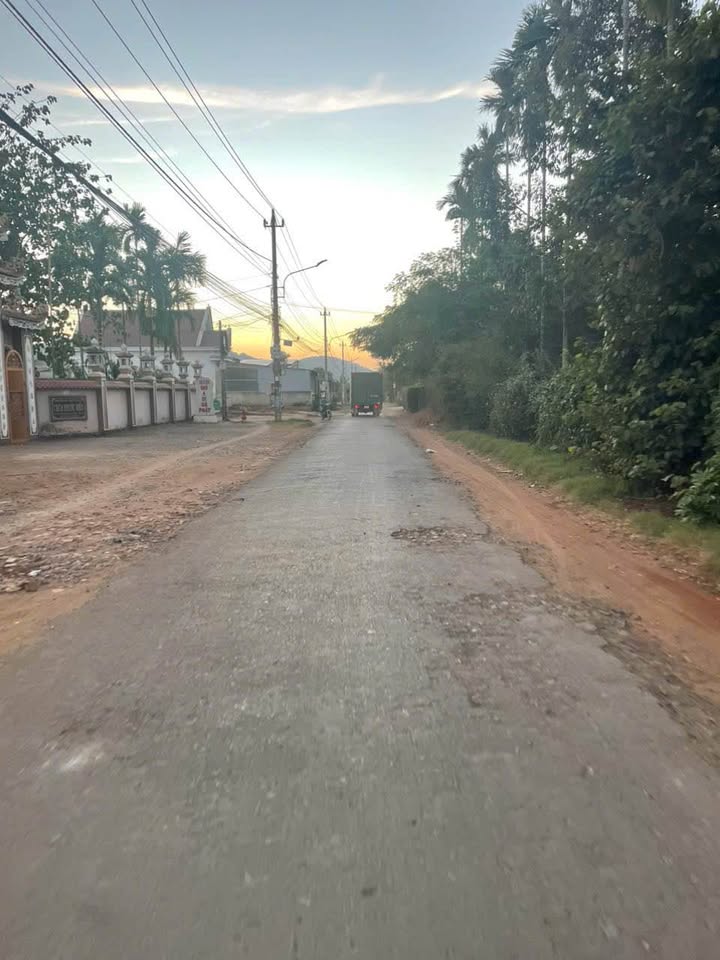 Đất nền Buôn Komleo 98m² giá 1.8 tỷ - Mặt tiền kinh doanh thuận lợi!