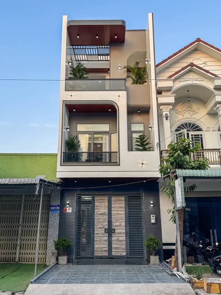 Nhà 1 Trệt 2 Lầu KDC Hồng Loan 80m² giá 6.1 tỷ - Nội thất cao cấp, an ninh tốt!