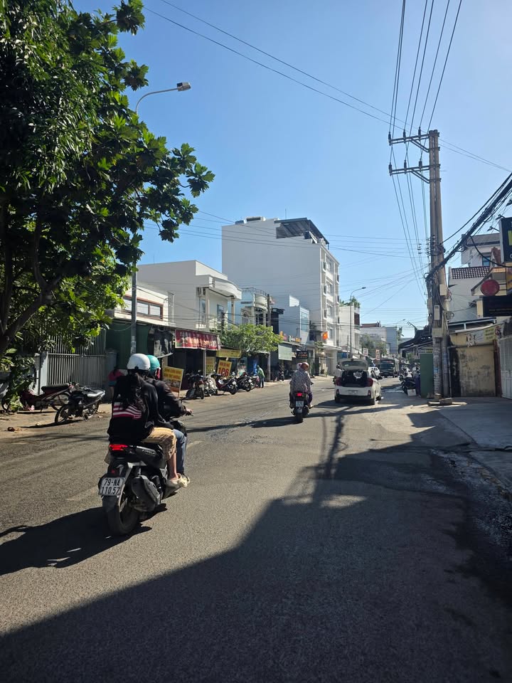 Nhà 3 tầng Vĩnh Hải 49m² giá 2.9 tỷ - Vị trí đẹp gần biển