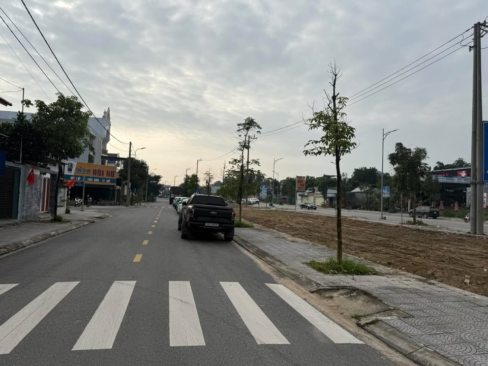 Mặt tiền Đồng Khởi TP Huế 92,2m² giá 5,4 tỷ - View công viên xanh tươi!