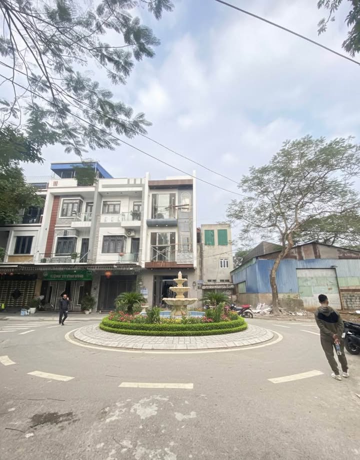 Nhà mặt đường Nguyễn Huy Tưởng, Nam Định 48m² giá 3 tỷ - Gần chợ và trường học!