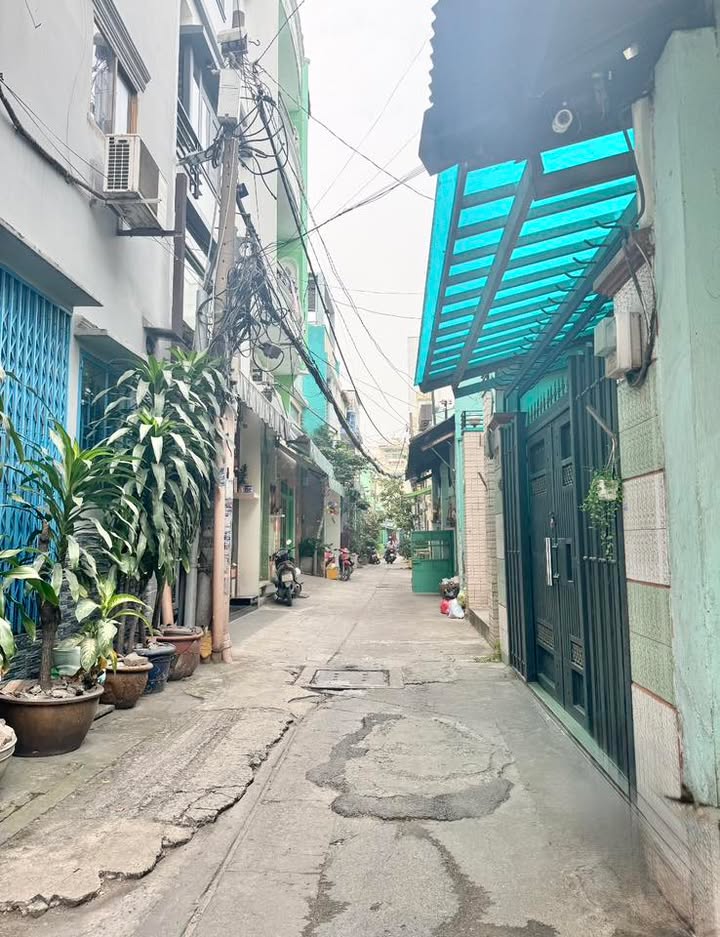 Nhà 5 tầng Quận 11 - 66m² giá 10 tỷ - Vị trí đắc địa gần vòng xoay Lê Đại Hành!